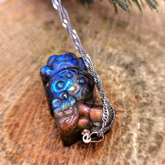 Adorable Nature Labradorite Carved Flashy Rabbit With Flower Pendant Necklace - Picture 9 of 10